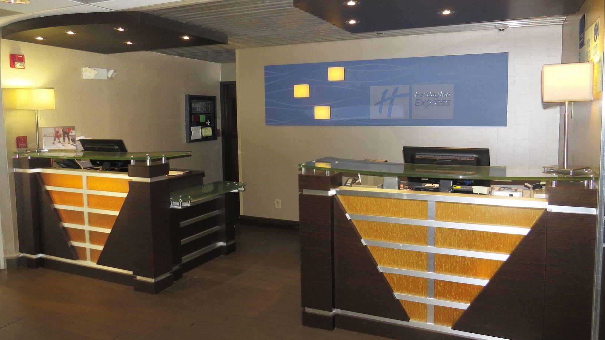 Holiday Inn Express & Suites - Oxford By Ihg Exterior foto